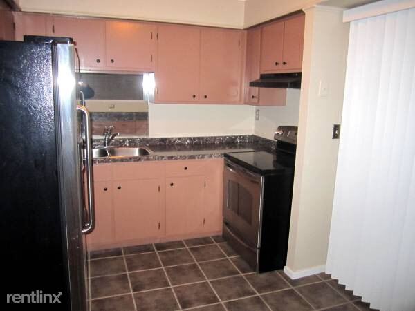 Fotografía del edificio - 210 Riverbend Dr