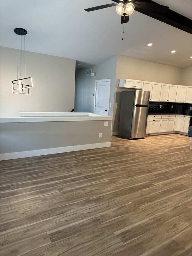 Building Photo - 698 Long Path Ct