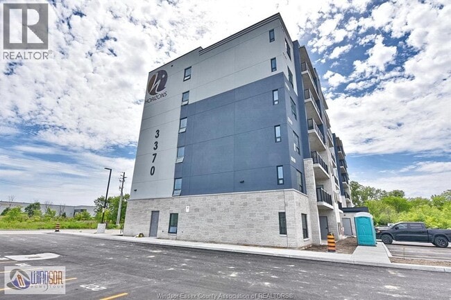 Building Photo - 3370 Stella Crescent