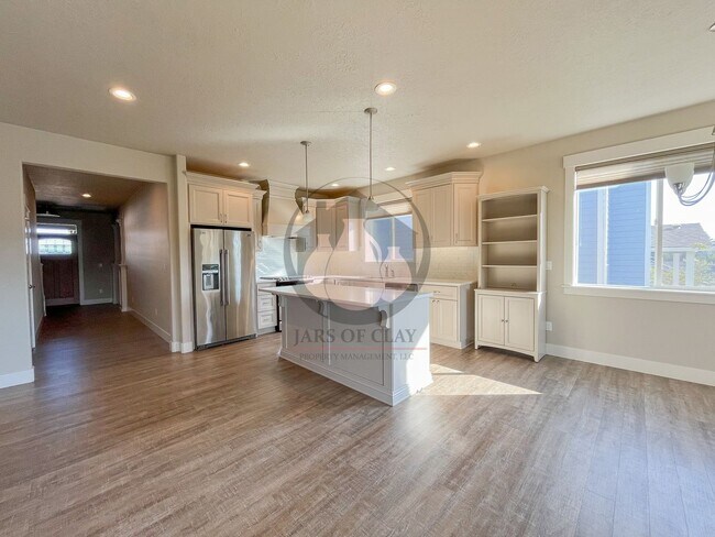 Building Photo - Gorgeous S Salem Home