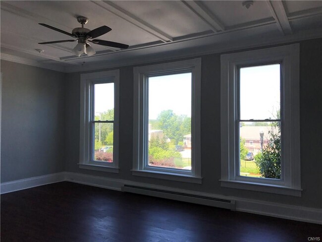 Building Photo - Completely Renovated 2 Bedroom / 1 Full Ba...