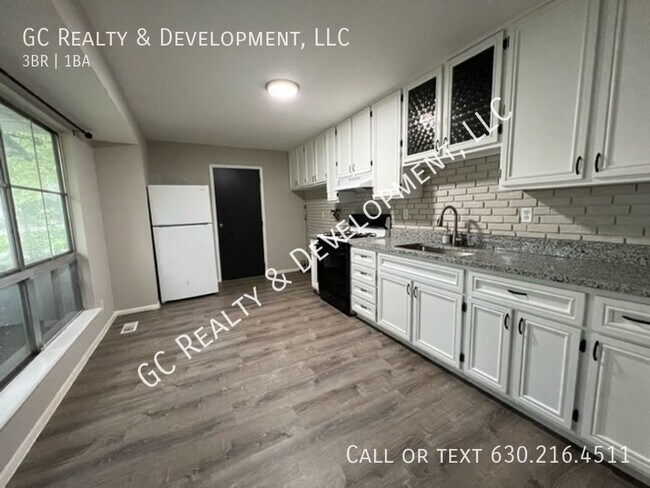 Building Photo - ***BOLINGBROOK SFH /  3 BDRM / APPL INCL /...