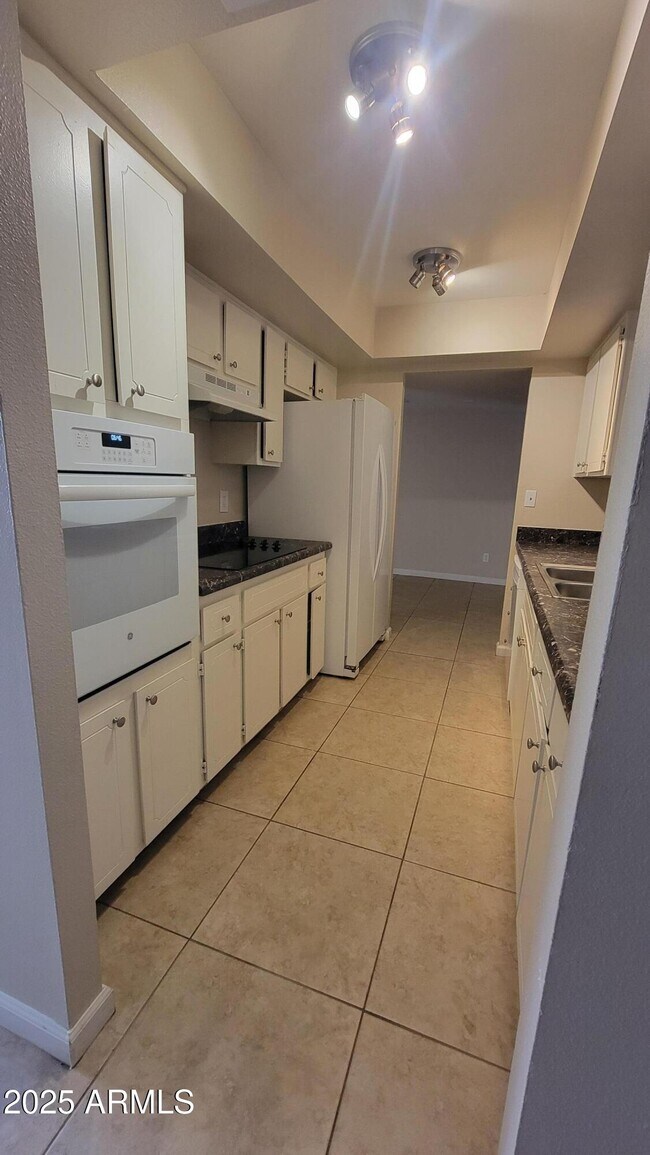 Building Photo - 1648 E Laguna Dr