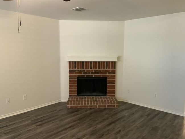 Building Photo - 13151 Cleburne Dr