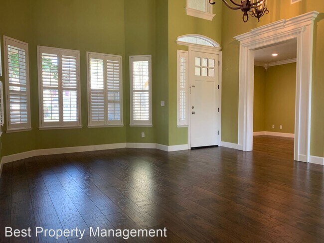 Foto del edificio - 4 br, 2.5 bath House - 338 Roundhill Dr