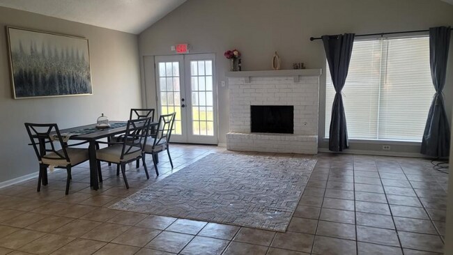 Foto del edificio - 4865 Folsom Dr