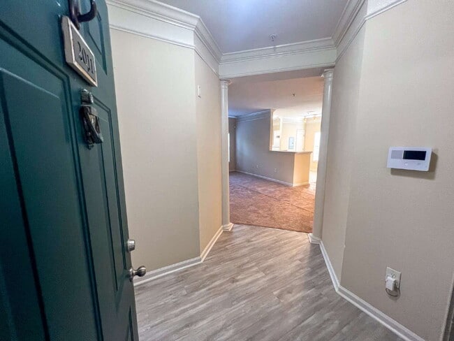 Building Photo - 2 Bed, 2 Bath Condo at amenity-rich The Me...