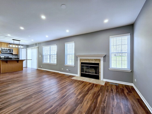 Building Photo - 464 Lancaster Dr