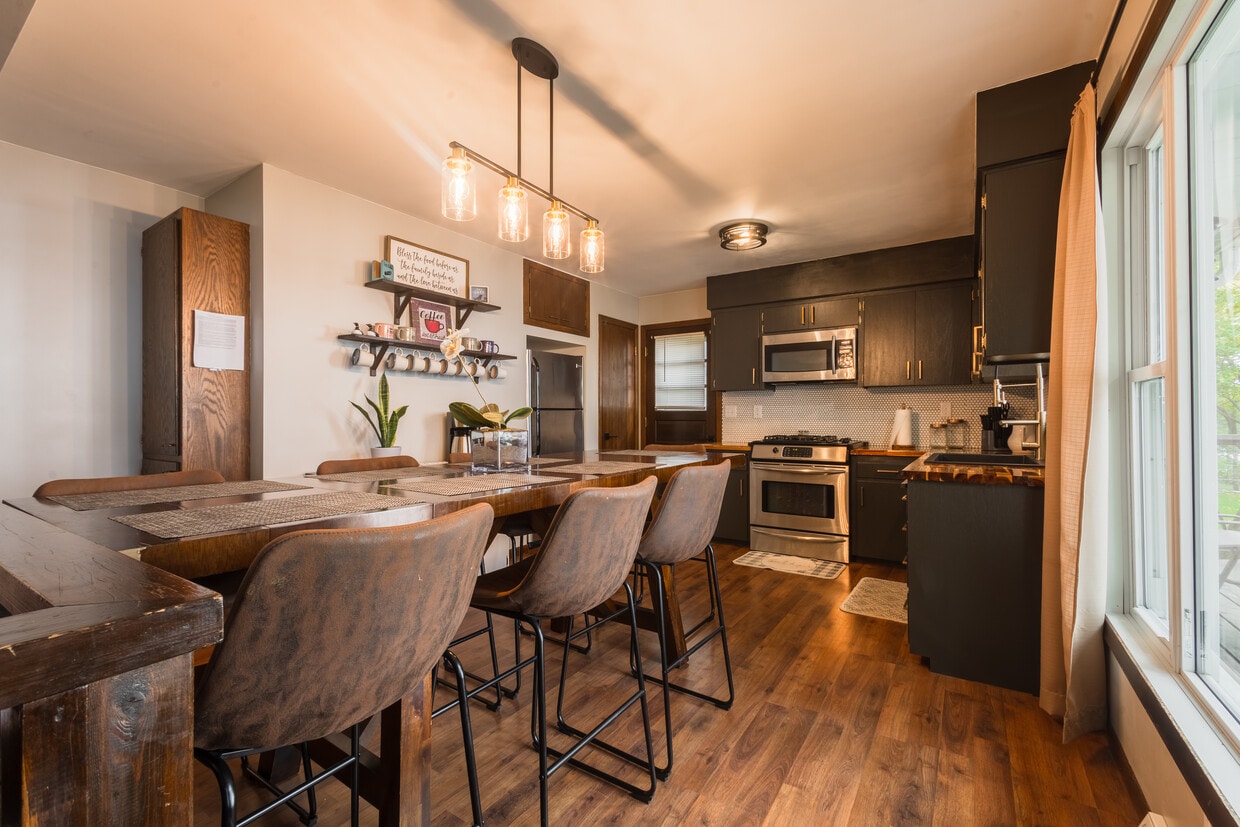 Primary Photo - 6806 Sunset Strip NW