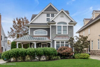 Building Photo - 412 Chicago Blvd