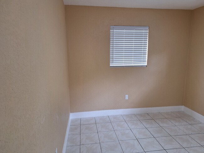 Foto del edificio - 1151 NE 211th St