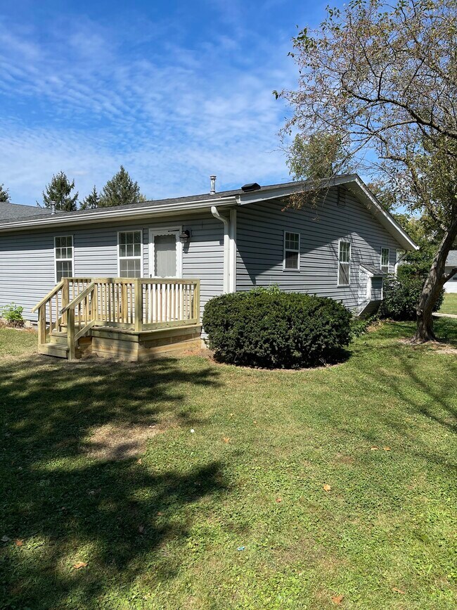 Building Photo - 1301 Millerwood Ct