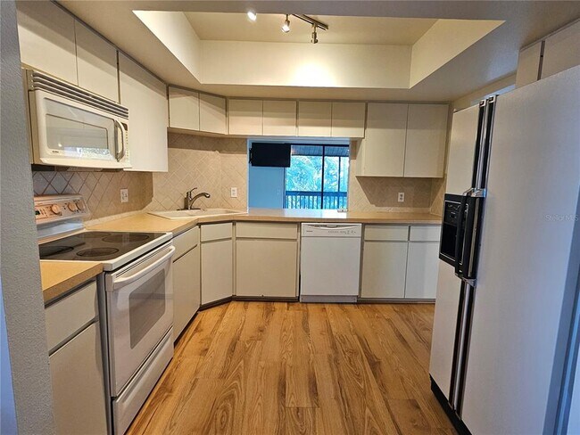 Foto del edificio - 137 Woodland Pl