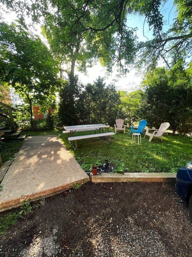 Photo - 413 W Liberty St Apartment