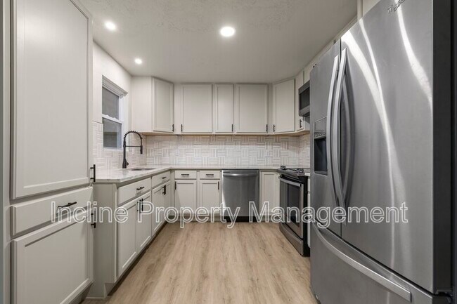 Building Photo - 450 Scenic Dr