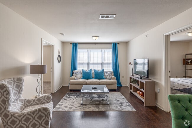 2BR, 2BA - 875SF - Living Room - Glenrock Apartments