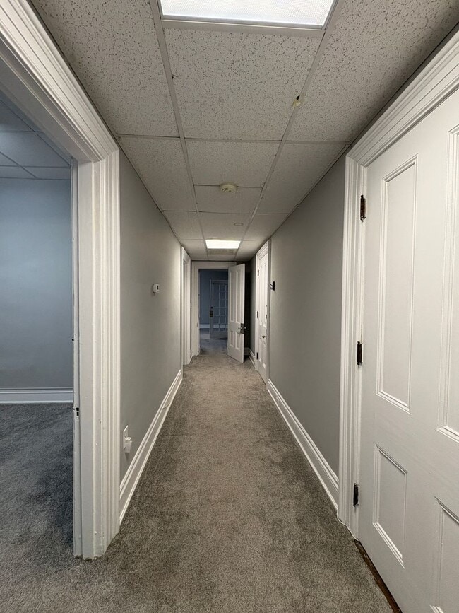 Foto del edificio - Spacious main level apartment in gorgeous hisotrical house!