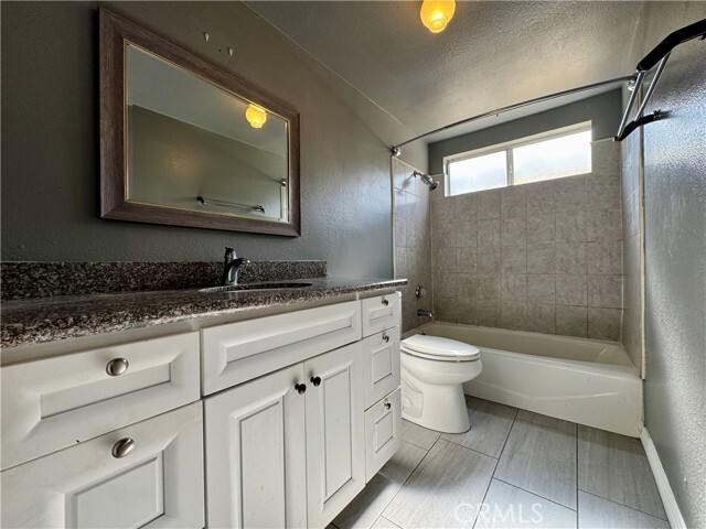 Building Photo - 1131 N Ave 56