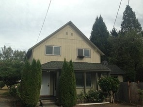 Building Photo - 449 SE 4th Ave