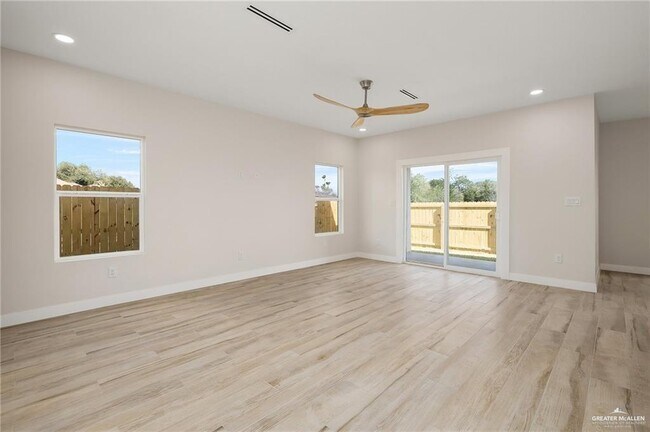 Foto del edificio - 16 Ana Regina St