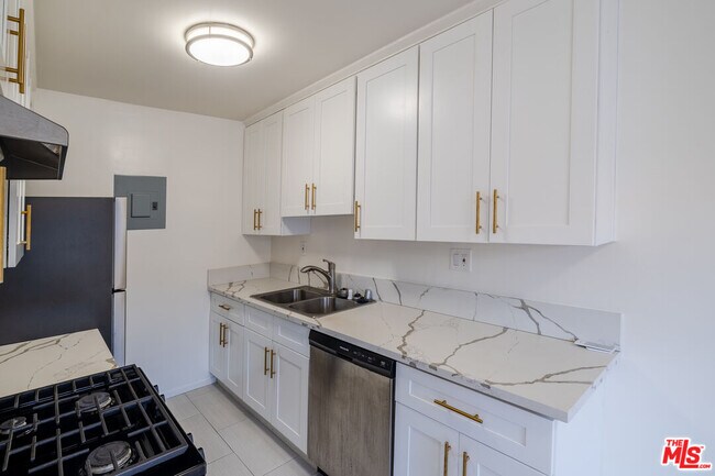 Foto del edificio - 7209 Willoughby Ave