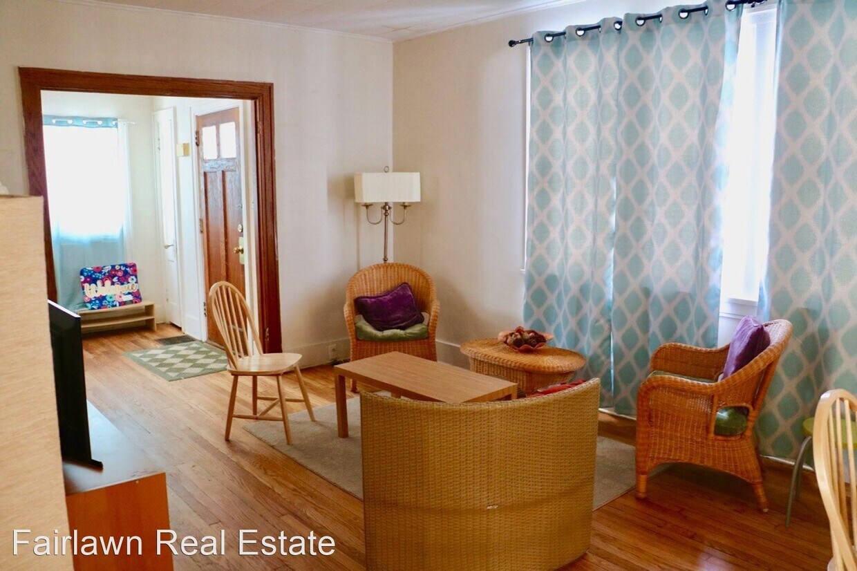 4 br, 2 bath House 707 W. Illinois St. House for Rent in Urbana, IL