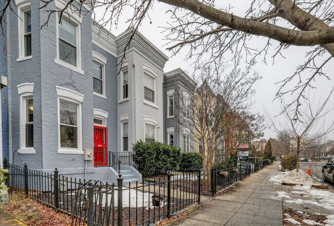 Photo - wonderful 3BR 1.5 Bath in the H st Corridor House