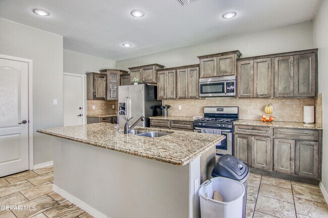 Building Photo - 14673 Hunters Grove Ave