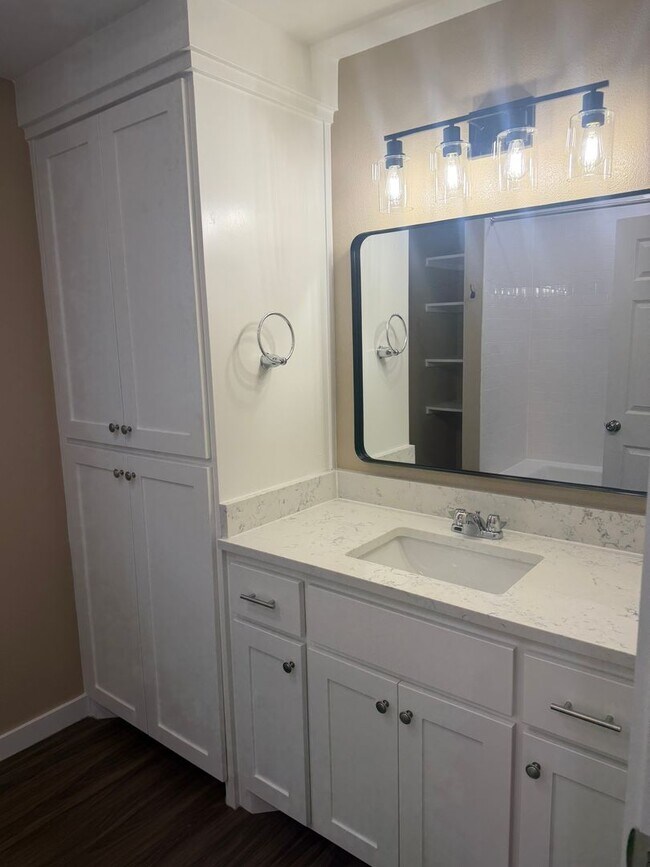 Foto del edificio - 717-719 Augusta Ave