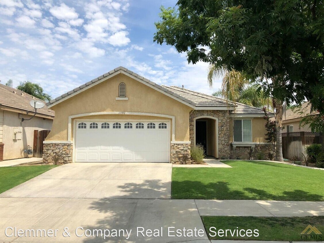 2 br, 2 bath House 11702 Hill Dr House Rental in Bakersfield