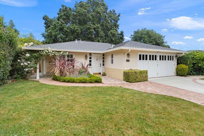 Building Photo - 1657 Edgewood Dr