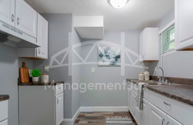 Photo - 214 E 2nd St House