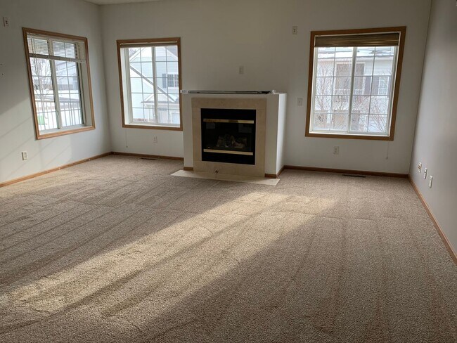Foto del edificio - Bright & Spacious 2BR/1.5BA Townhome in Co...