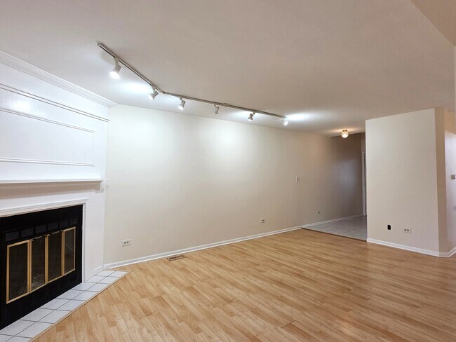 Foto del edificio - 1376 Longacre Ln