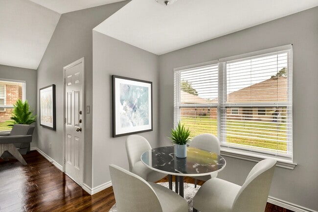 Foto del edificio - 2 Bedroom 2 Bath at Mansion Creek! Chapel Hill ISD!