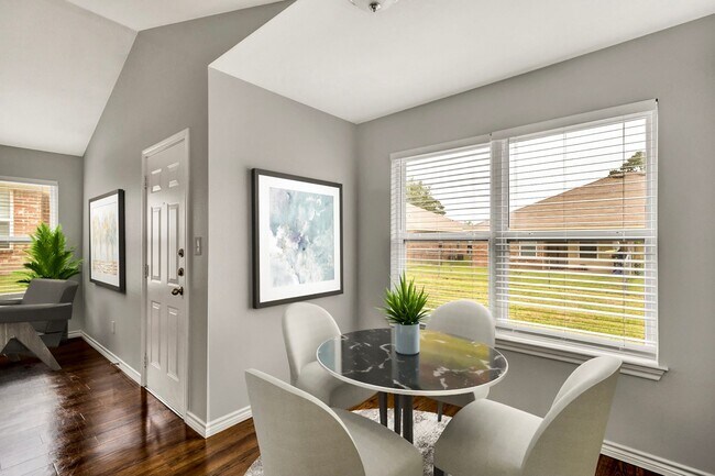 Foto del edificio - Coming soon- 3 Bedroom 2 Bath Duplex at Mansion Creek in Tyler!