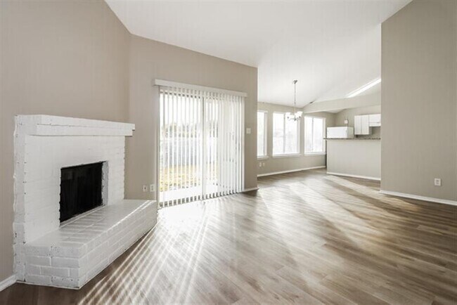 Building Photo - Charming Dream Home