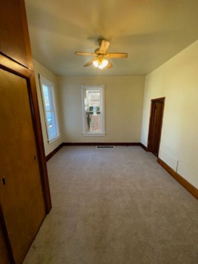 Foto del edificio - 500 E Franklin St