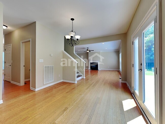 Foto del edificio - 319 Forest Bend Dr