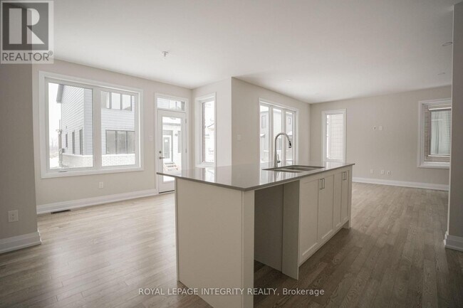 Photo du bâtiment - 371 Peninsula Rd