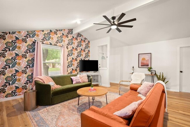 Building Photo - 11011 Jordan Ln