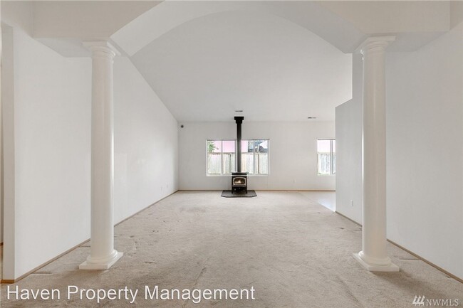 Foto del edificio - 4 br, 2 bath House - 19611 13th Ave E