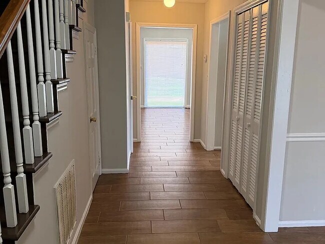 Foto del edificio - Room in Townhome on W Front St