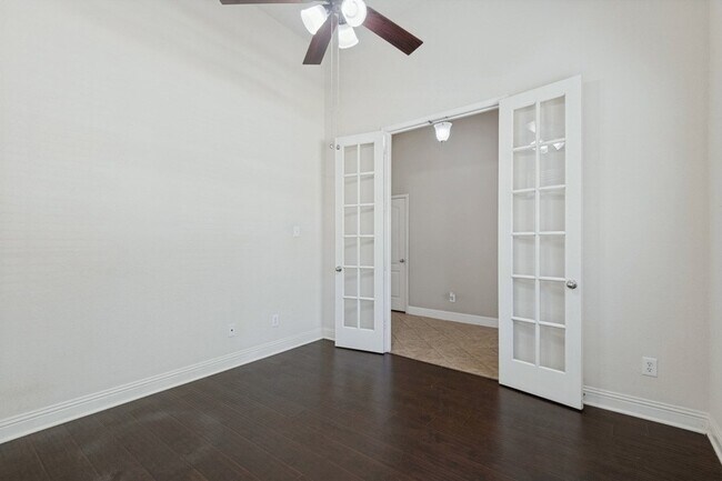 Building Photo - 594 Louder Way