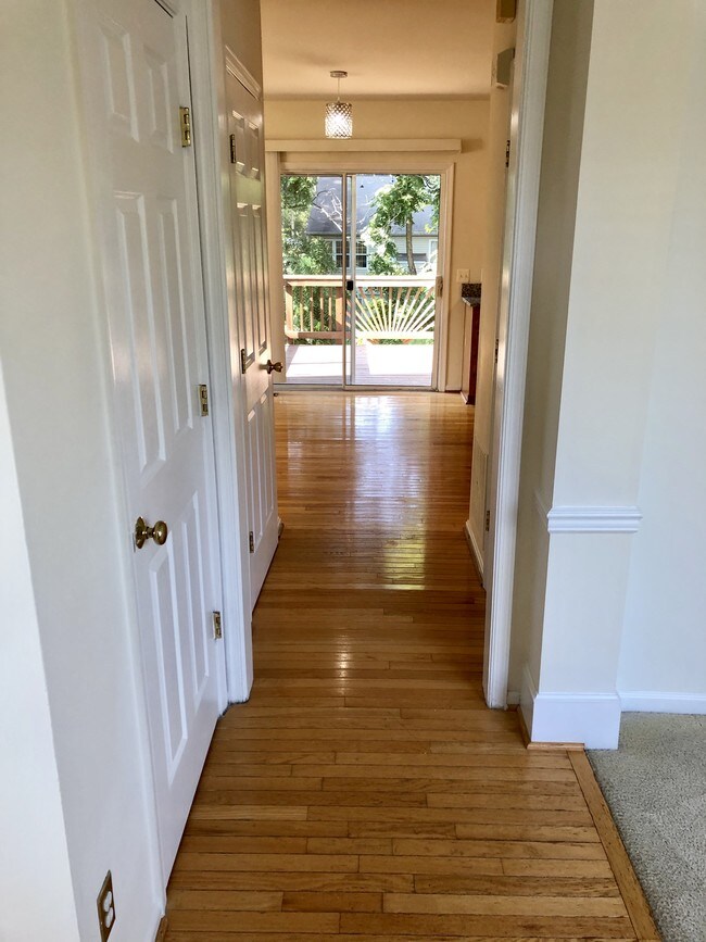 Foto del edificio - 5810 Moonbeam Dr