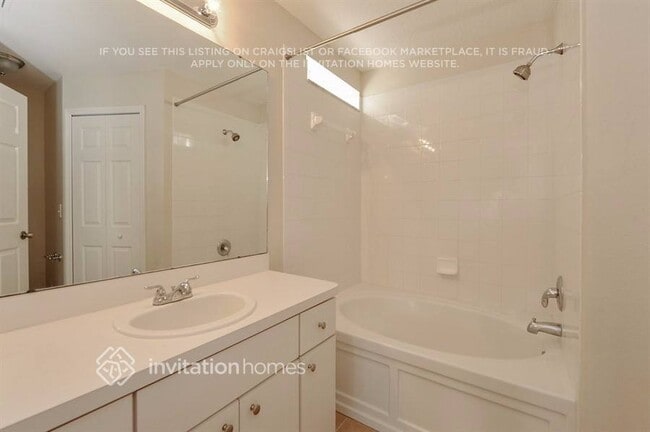 Building Photo - 10710 Lakeside Vista Dr