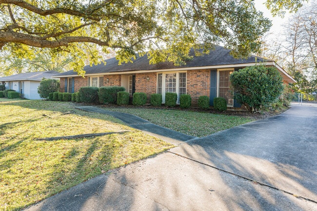 Building Photo - 3461 Sommerville Dr.