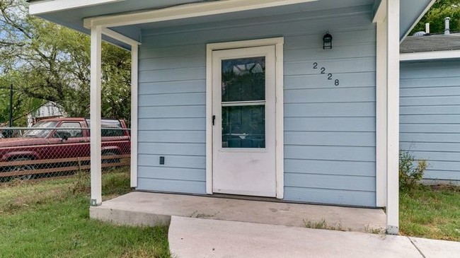 Building Photo - 2228 Buffalo St, San Antonio TX 78221