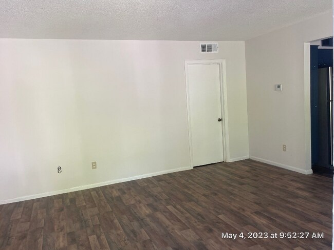 Foto del edificio - 336 S Dudley St