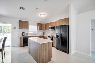 Building Photo - 113 Madrid St